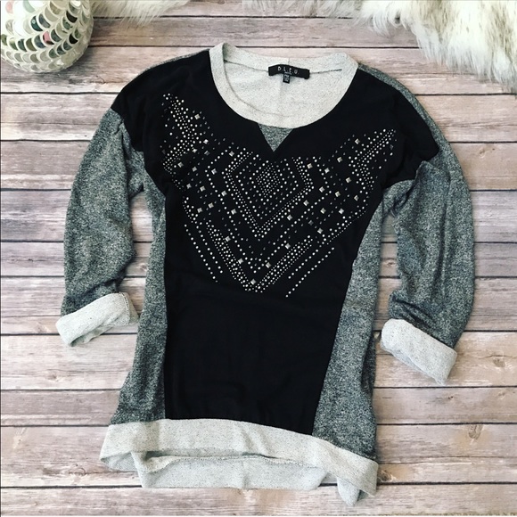 💗Gorgeous B.L.E.U sequined blouse💗 - Picture 1 of 7